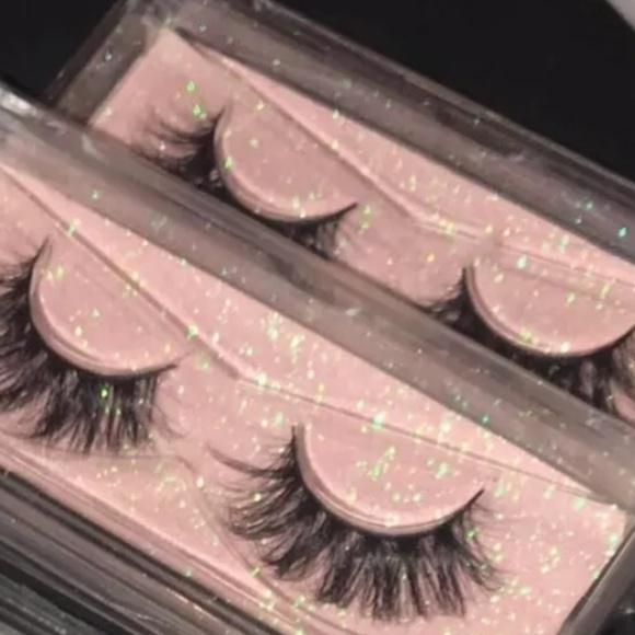 Allura Mink Lashes - Picture 3 of 8